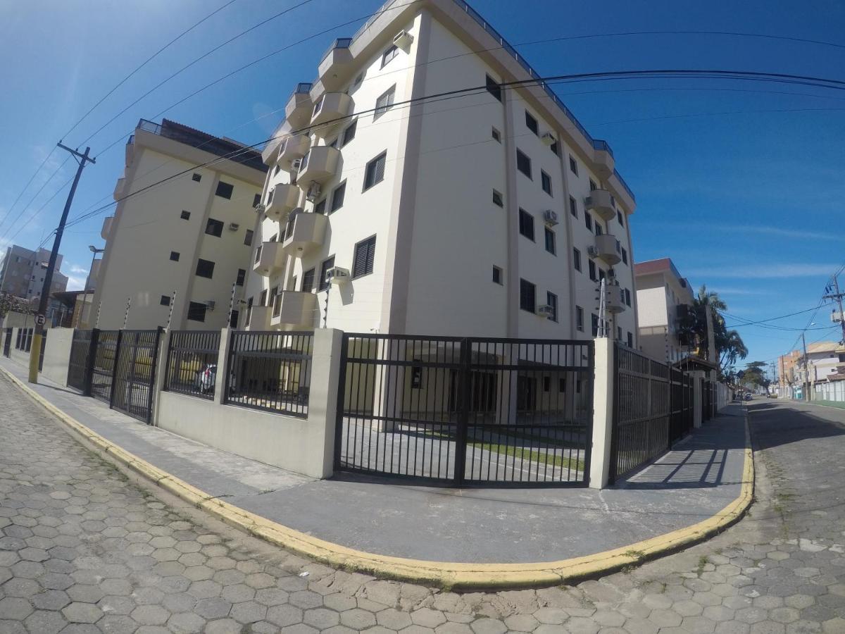Apartamento Na Praia Grande Proximo A Feirinha E Mercado Убатуба Экстерьер фото